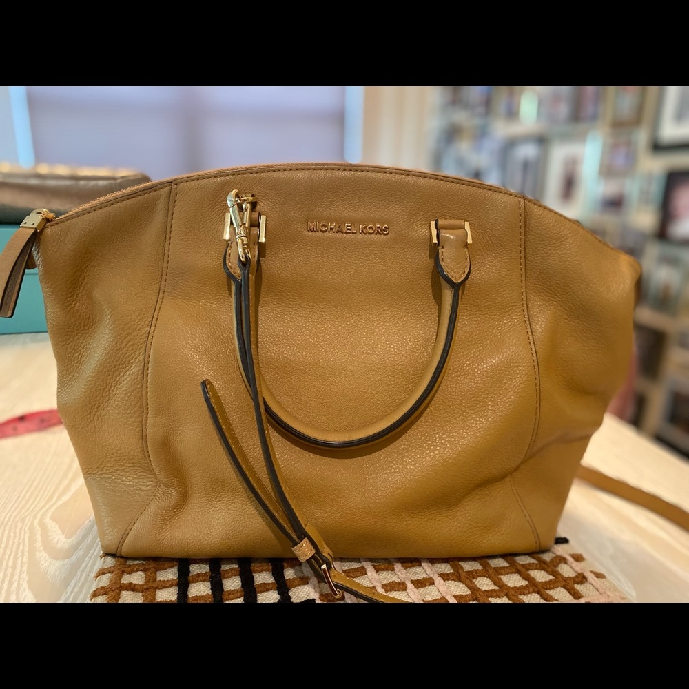 Michael Kors leather bag - with strap butter color